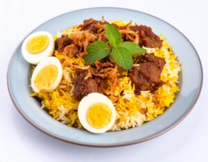 肉とご飯を別に調理し、最後に層にして蒸す「パッキ式」。